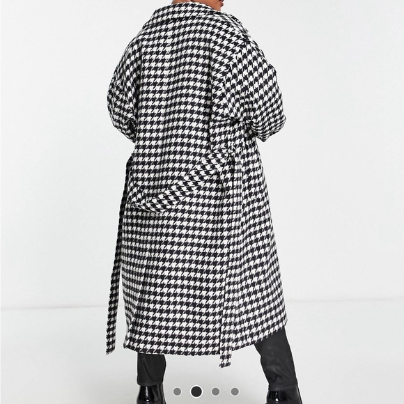 Brand new CURVE JACKET. NEVER WARNED .UK 22